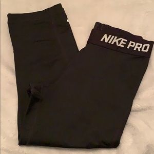 Nike pro crop leggings